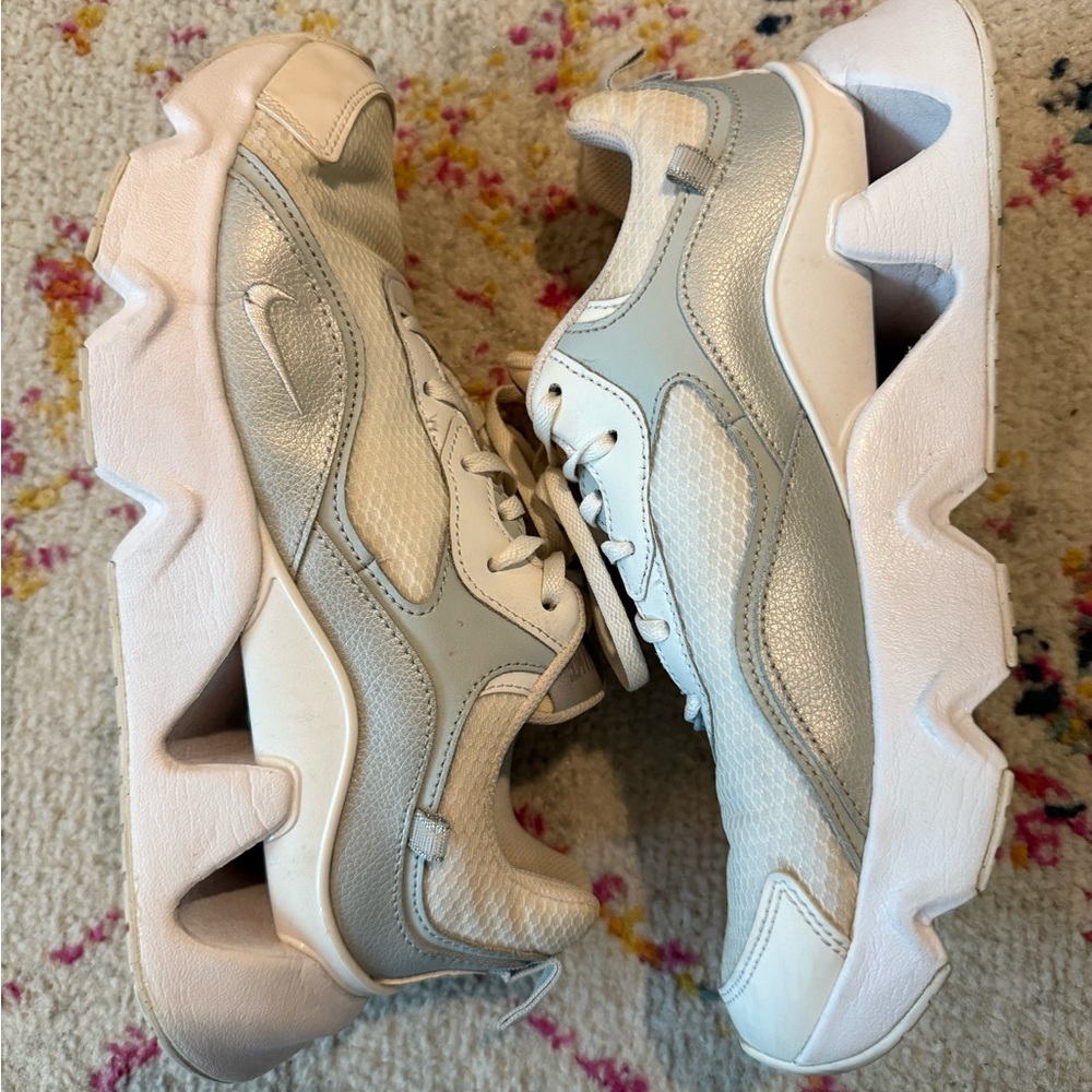 Nike RYZ 365 2 Sneaker, Womens, size 10